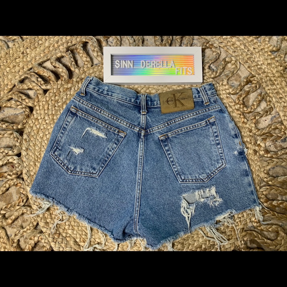 Distressed shorts - Picture 2 of 6
